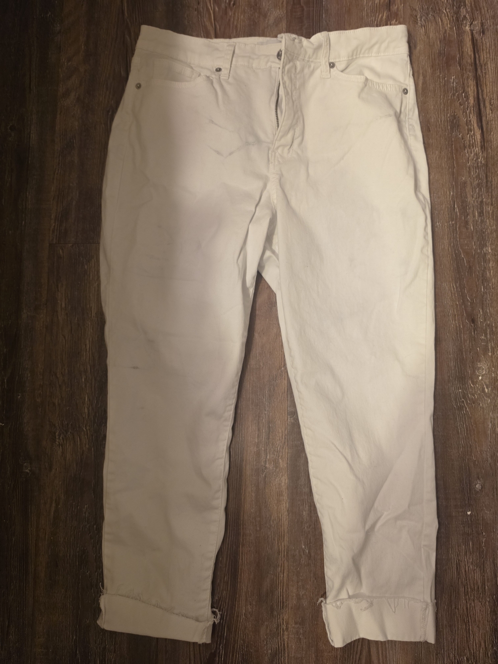 crown & ivy Women's Cream Cropped Straight Jeans